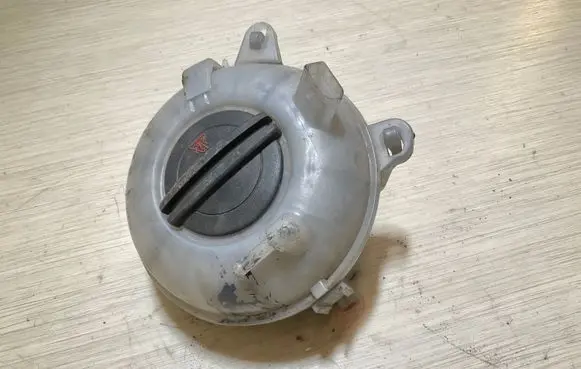 Audi Q2 - Coolant expansion tank/reservoir 5Q0121407D