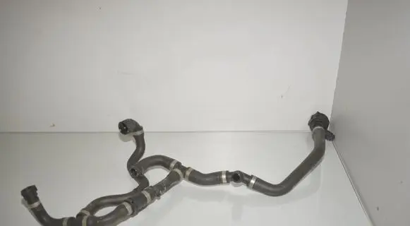 Engine coolant pipe/hose