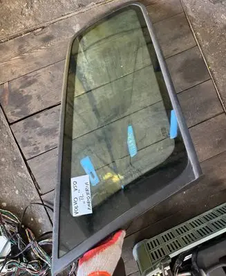 Volvo V50 Rear side window 233232