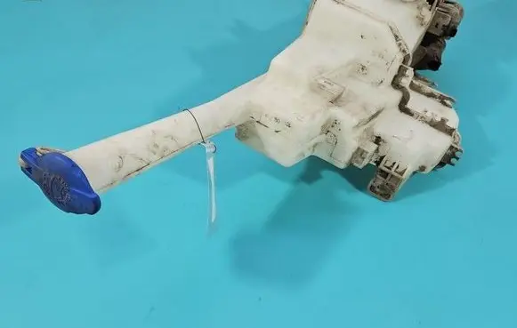 KIA Sportage Windshield washer fluid reservoir/tank 986103U510 IMPRK1600717