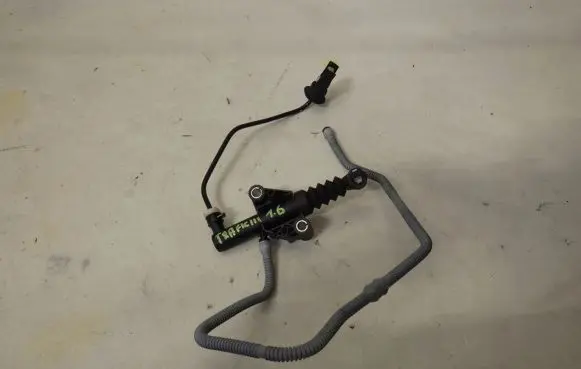 Opel Vivaro Clutch slave cylinder 