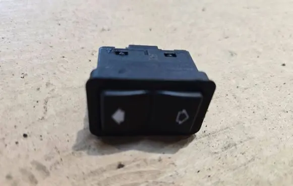 BMW 5 E39 Electric window control switch 8368974