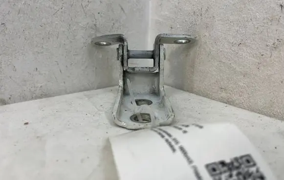Toyota Prius (XW30) Front door upper hinge 