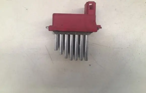 Skoda Superb B5 (3U) Heater blower fan relay 1J0907521