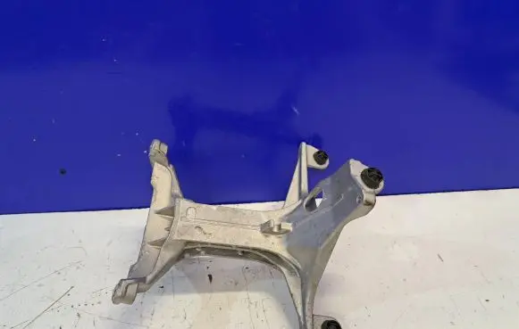 Mercedes-Benz GLC X253 C253 Engine mounting bracket A2740981439