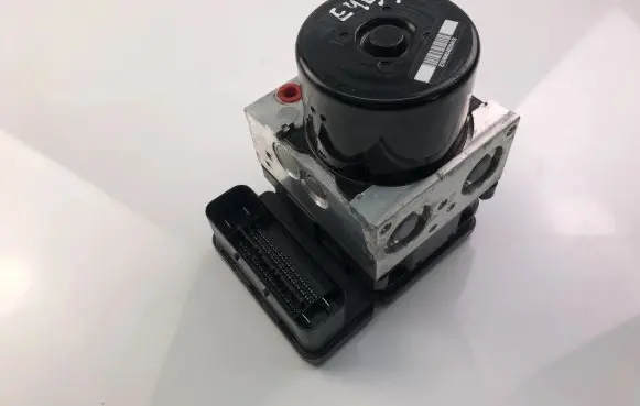 Volvo V70 ABS Pump 31329139