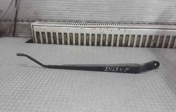 Toyota Corolla Verso E121 Front wiper blade arm