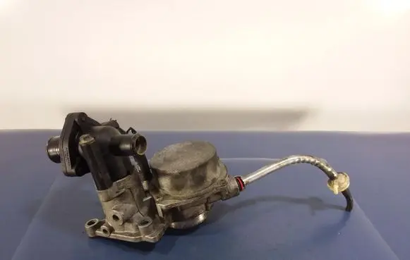 Ford Mondeo Mk III Vacuum pump