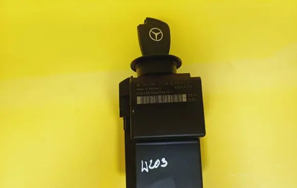 Mercedes-Benz C W203 Ignition lock 2035450108