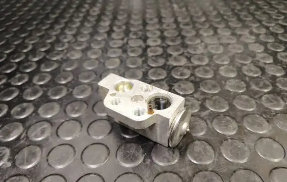 Audi Q5 SQ5 Air conditioning (A/C) expansion valve Y7556002 HFC134A 52379690