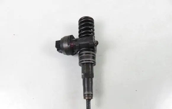 Volkswagen Transporter - Caravelle T5 Fuel injector 0414720215 038130073AG