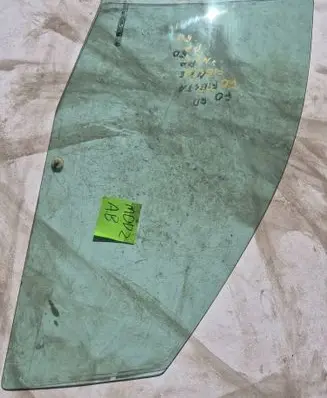 Ford Fiesta Front door window glass four-door 43R011581 DOT682 M148AS2