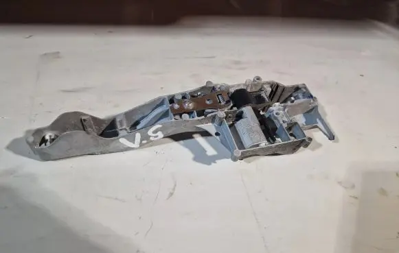 Rear door exterior handle/bracket