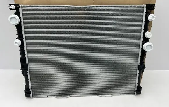BMW 7 G11 G12 Coolant radiator 8743667