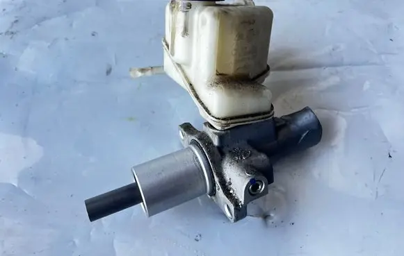 Mercedes-Benz E W212 Master brake cylinder A2044300002 03350890051