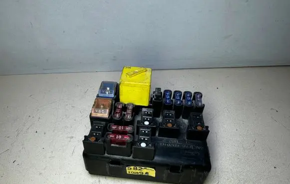 Ford Mondeo MK II Fuse module 93BG14A073AC 93BG14A073 582
