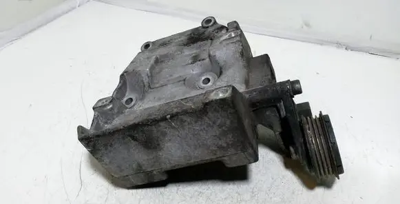 Volkswagen PASSAT B5.5 A/C compressor mount bracket 038260885 038260885C