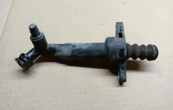 Clutch slave cylinder