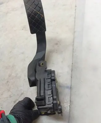 Audi A4 S4 B5 8D Accelerator throttle pedal 8D1721523