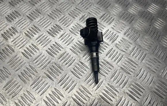 Audi A4 S4 B7 8E 8H Fuel injector 03G130073
