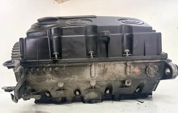 Volkswagen PASSAT B6 Engine head 038103373R