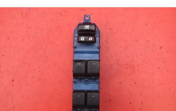 Toyota Avensis Verso Electric window control switch 8404005020