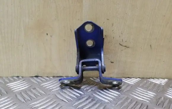 Mazda 3 I Front door upper hinge
