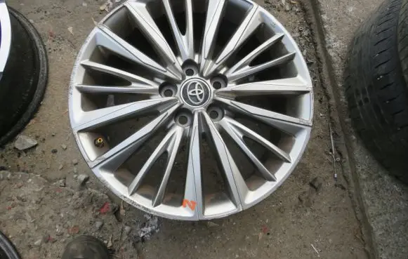 Toyota Avensis T270 R18 alloy rim 