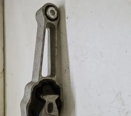 Volvo XC60 Engine mount bracket 30793322 31670126