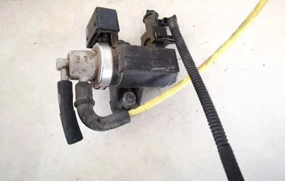 Volvo S70 V70 V70 XC Turbo solenoid valve 30637251