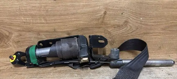 Volvo V70 Front seatbelt 8626244