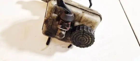 Peugeot 406 Brake fluid reservoir l481376