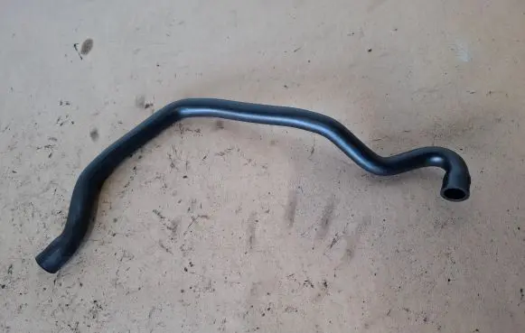 Volvo XC70 Breather/breather pipe/hose 30757220