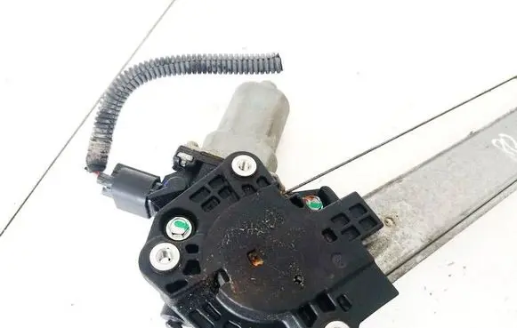 Honda CR-V Front door window regulator motor 