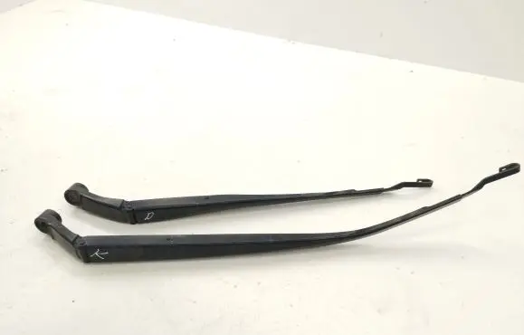 Toyota Auris E180 Front wiper blade arm