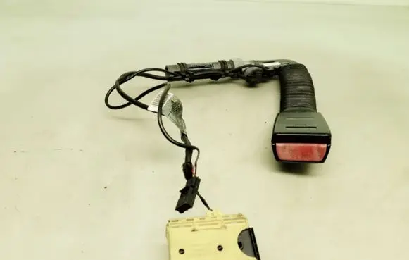 BMW 6 E63 E64 Front seatbelt buckle 7060458