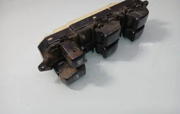 Toyota Avensis Verso Electric window control switch 8404044030