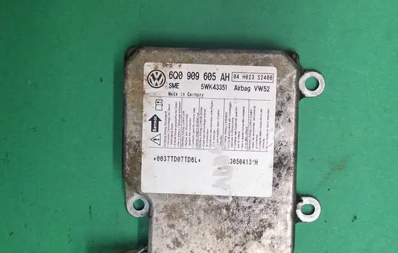 Volkswagen Caddy Airbag control unit/module 6Q0909605