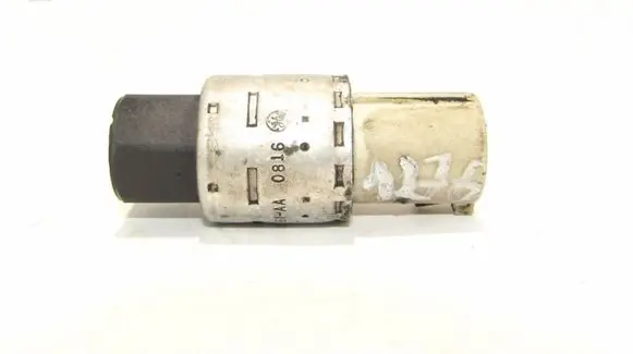 Ford Focus Oil pressure sensor 95BW19E561AA