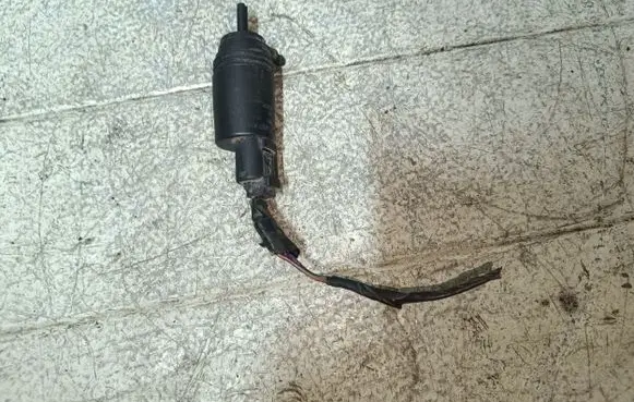 BMW 3 E36 Windscreen/windshield washer pump 67128377612