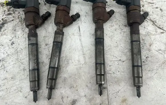 Hyundai i40 Fuel injectors set 0445110320