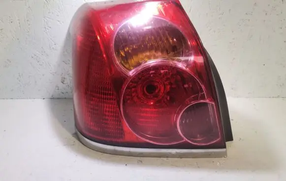 Toyota Avensis T220 Rear/tail lights