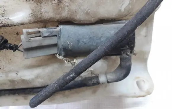 Mazda 626 Windscreen/windshield washer pump