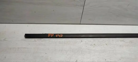Volvo V40 Front door trim (molding) PPV50