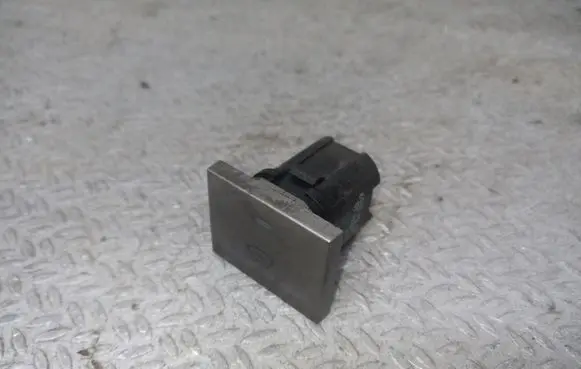 Ford Focus Windscreen/window heater switch 8V4T18K574AB