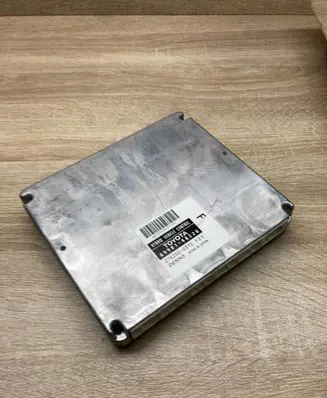 Lexus RX 330 - 350 - 400H Engine control unit/module ECU 8998148220 2752000372