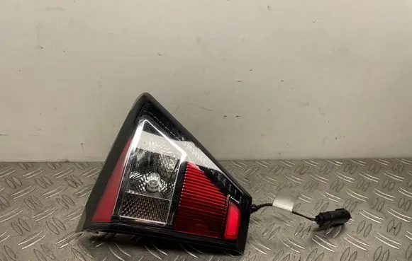Tailgate rear/tail lights