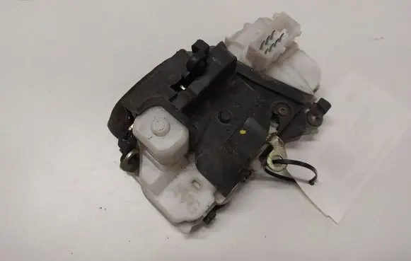 Peugeot 607 Front door lock