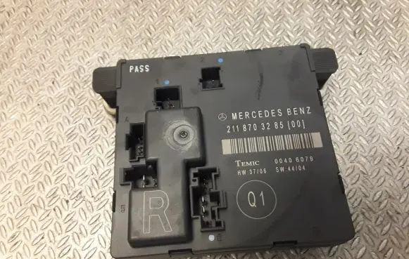 Mercedes-Benz E W211 Door control unit/module 2118703285 A2118703285