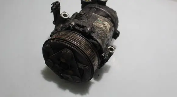 Suzuki Swift I Air conditioning (A/C) compressor (pump) 